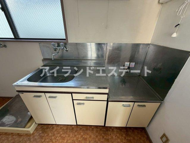 深津方　3方角住戸　通風良好　陽当たり良好のキッチン