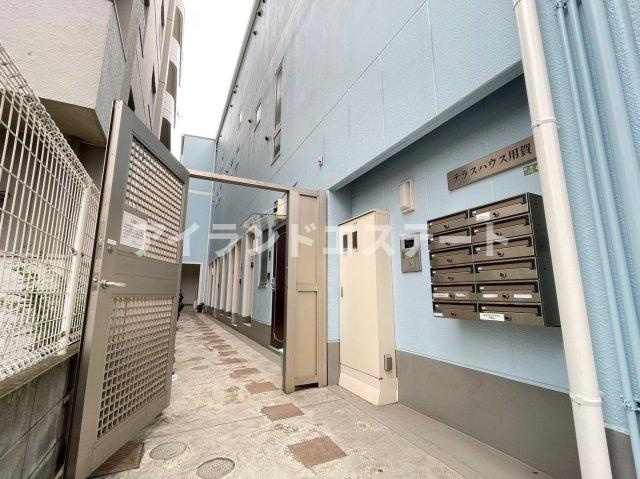 テラスハウス用賀　駅近　事務所相談　最上階のエントランス