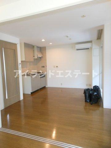 LANAI　COMFORT　15　南向き　2面採光　2人入居相談の居間・リビング