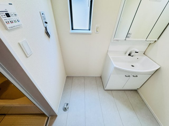 柏市酒井根６丁目新築戸建【酒井根西小学校：10分】のランドリースペース|洗濯機置き場