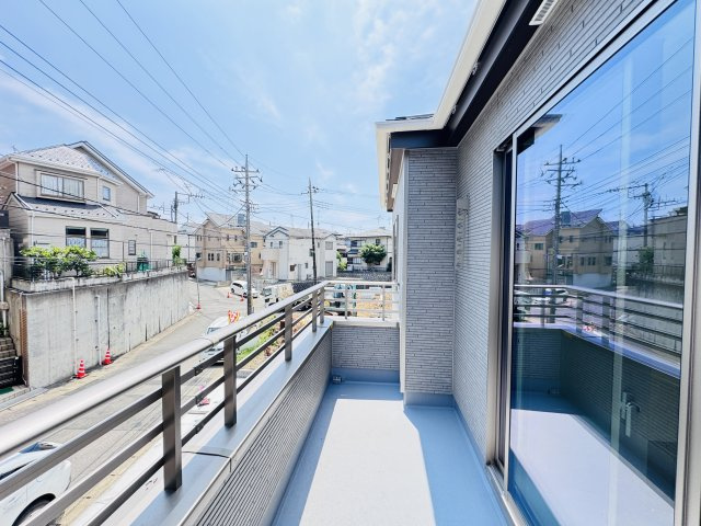 柏市酒井根６丁目新築戸建【酒井根西小学校：10分】のバルコニー|寝室前南向きバルコニー・日当たり良好♪