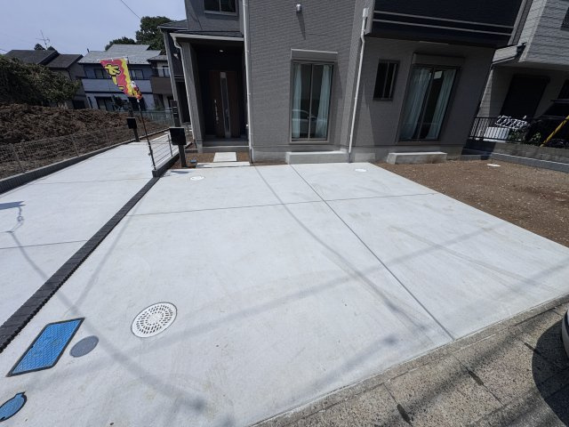 柏市酒井根６丁目新築戸建【酒井根西小学校：10分】の駐車場|D号棟駐車スペース・並列2台駐車可