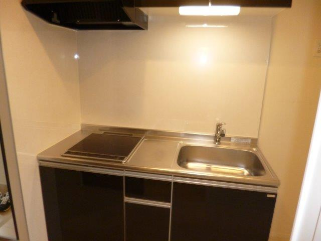 倉敷市新田のアパートのキッチン|２口IHコンロ付きシステムキッチン