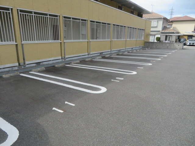 サンブランシュセジュールの駐車場
