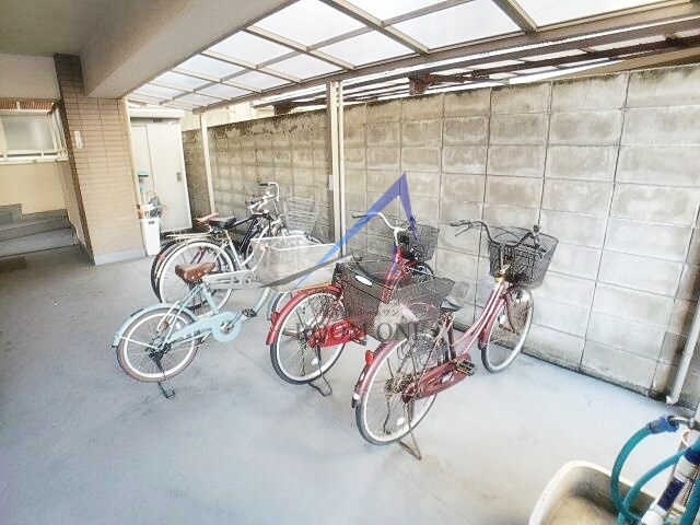 ＳＫビルの内装|駐輪場です。
