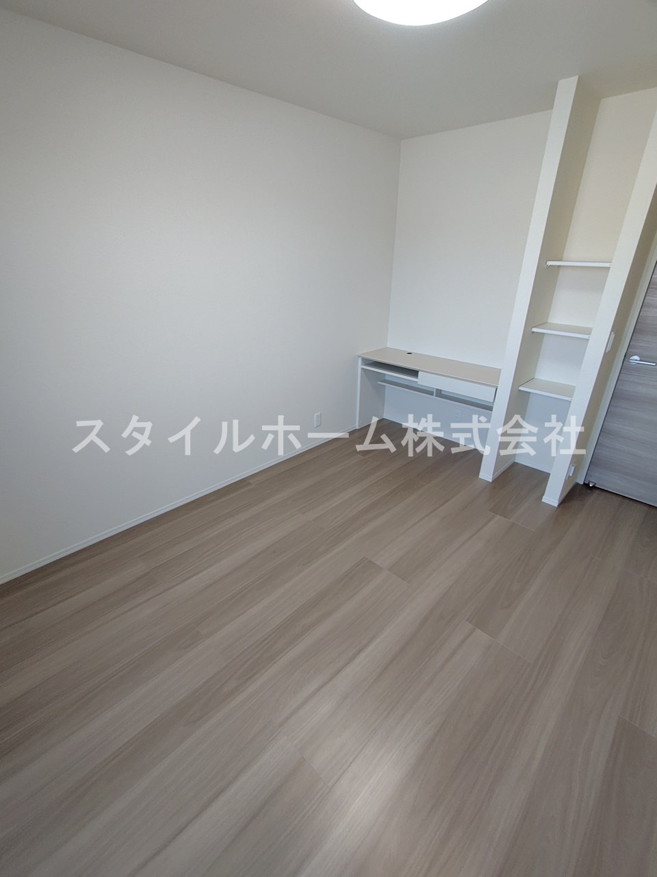 アヴァンの居間・リビング|別部屋写真です。