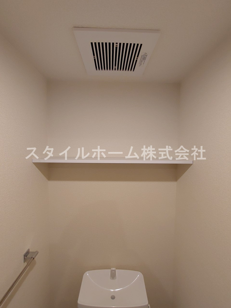 アヴァンのトイレ|別部屋写真です。