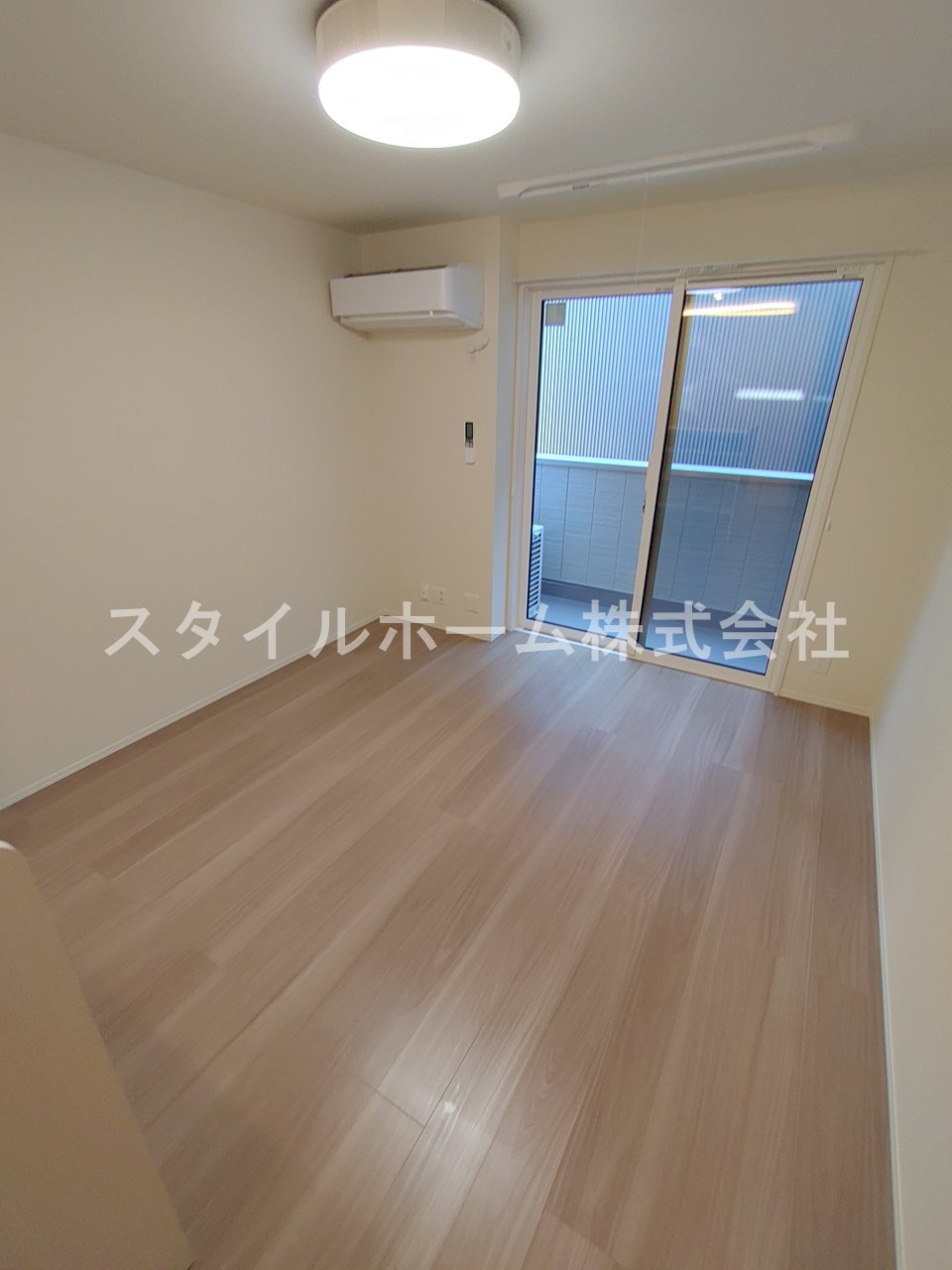 アヴァンの居間・リビング|別部屋写真です。