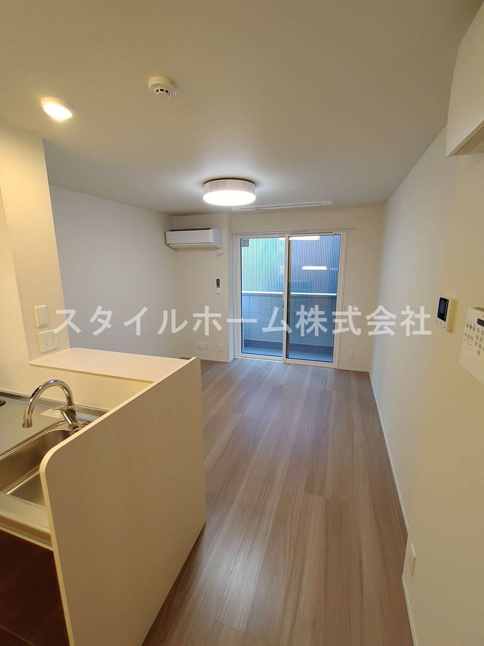 アヴァンの居間・リビング|別部屋写真です。