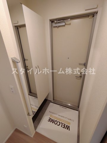 アヴァンの玄関|別部屋写真です。