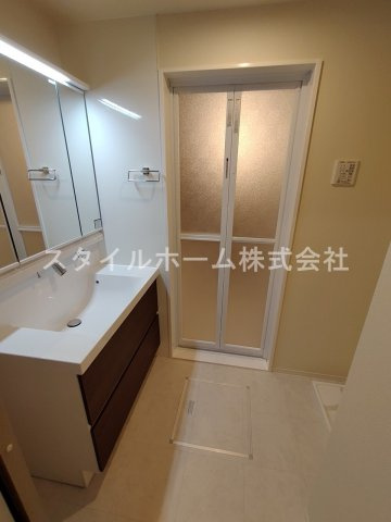 アヴァンの洗面所|別部屋写真です。