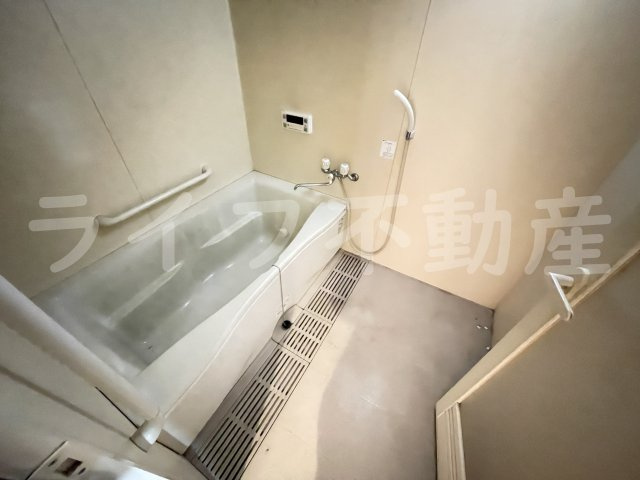 ファミーユ2002の浴室|落ち着いた空間のお風呂です