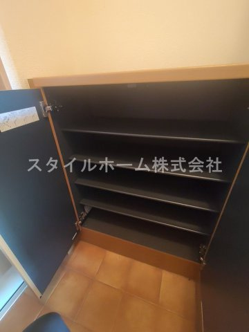 シャルマンドミールの玄関