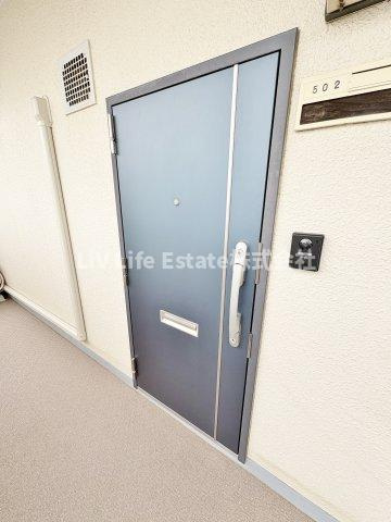 小平市花小金井３丁目の賃貸マンションの玄関