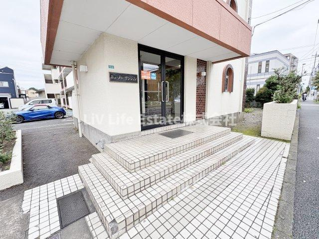 小平市花小金井３丁目の賃貸マンションのエントランス