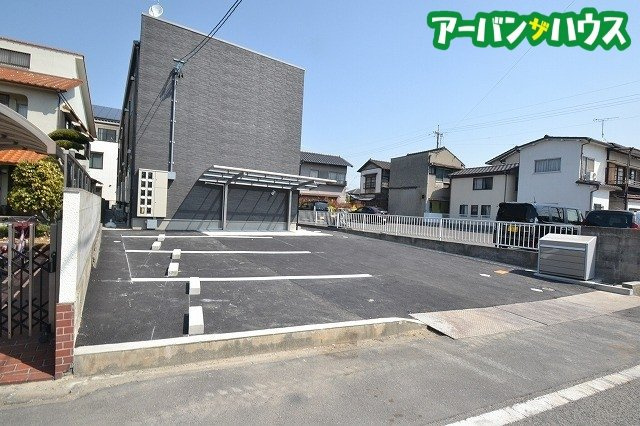ノアールの駐車場