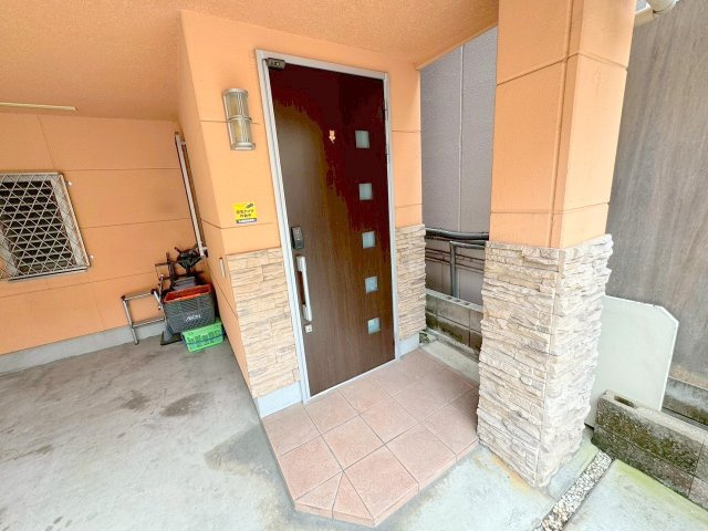 十三本町２丁目戸建てのエントランス