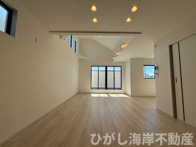 茅ケ崎市旭が丘　新築戸建　全２棟の外観|7月4日撮影　建築中　現地外観