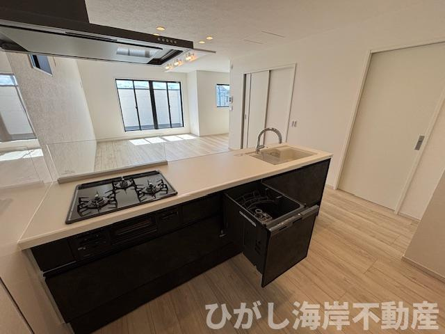 茅ケ崎市旭が丘　新築戸建　全２棟の前面道路含む現地写真|7月4日撮影　建築中　現地外観