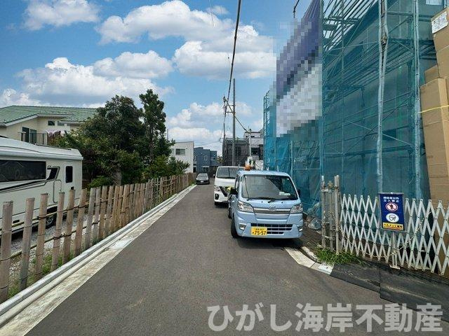 茅ケ崎市旭が丘　新築戸建　全２棟の前面道路含む現地写真|7月4日撮影　建築中　現地外観