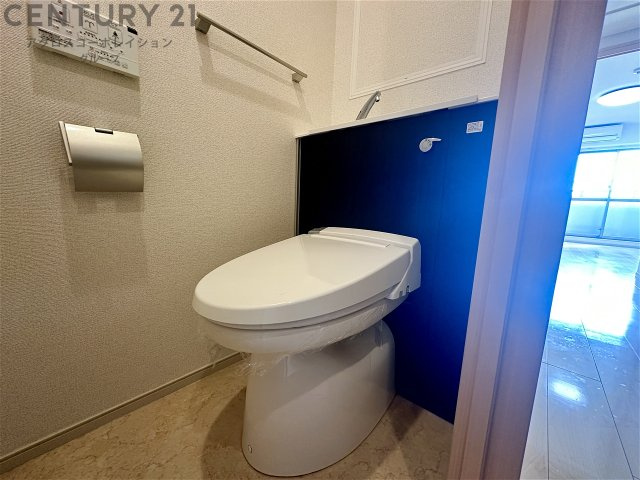 温水洗浄便座付きのトイレです♪