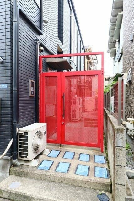 ファーストハウス北新宿のエントランス