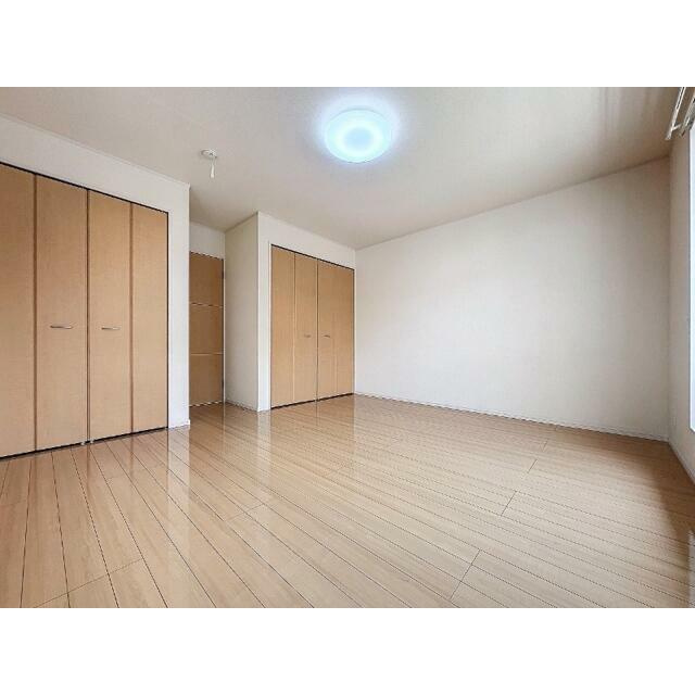 平塚市立野町のアパートの寝室
