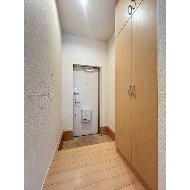 平塚市立野町のアパートの玄関