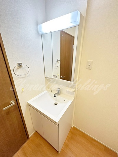 横浜市戸塚区矢部町のアパートの洗面所