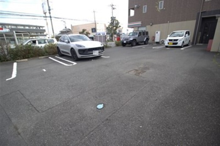 流山市大字東深井の賃貸マンションの駐車場|駐車場