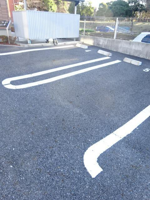 流山市三輪野山２丁目のアパートの駐車場|駐車場