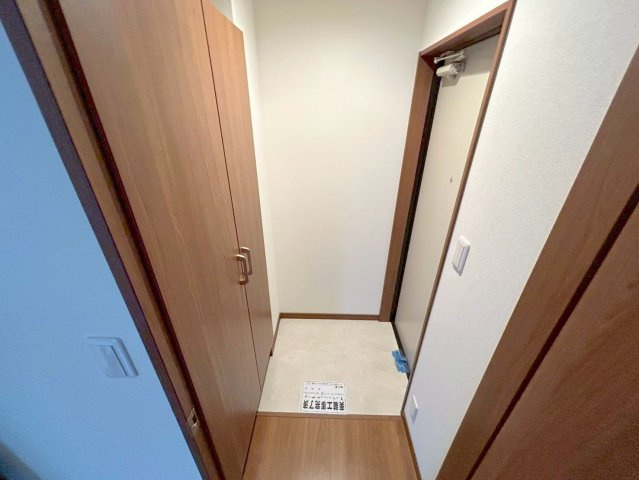 S Apt小松の玄関