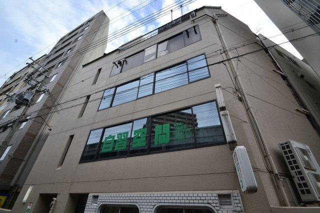 光栄ビルの外観