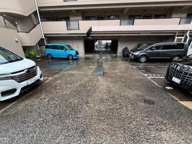 夙川レッチオレジデンツァの駐車場