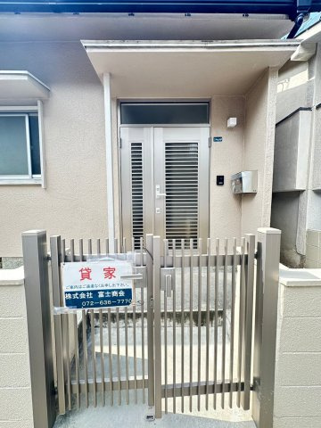 田村貸家のエントランス