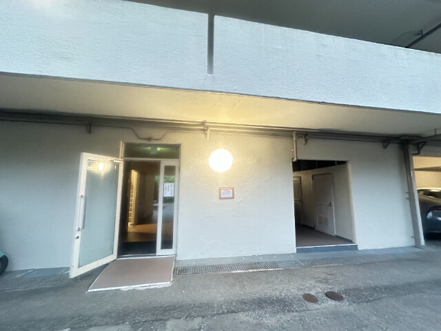 荒神山マンションのエントランス