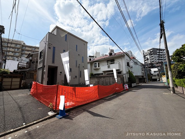 【前面道路含む現地写真】