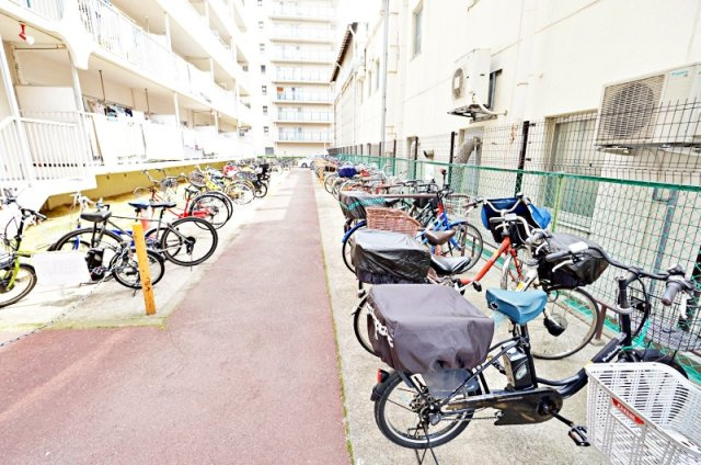 ネオハイツ城東の駐輪場