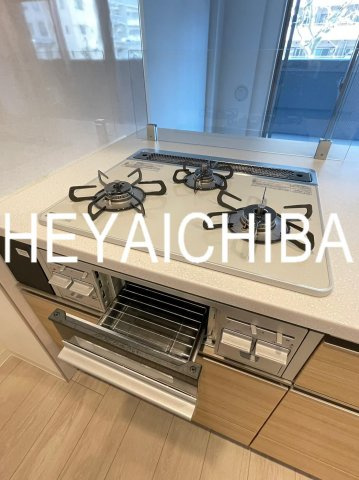 VOLGA BLDG アドグリシーヌ竜泉のキッチン|三口ガスコンロ