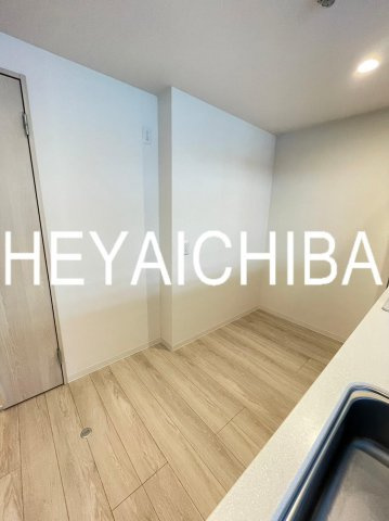 VOLGA BLDG アドグリシーヌ竜泉のキッチン|冷蔵庫置場
