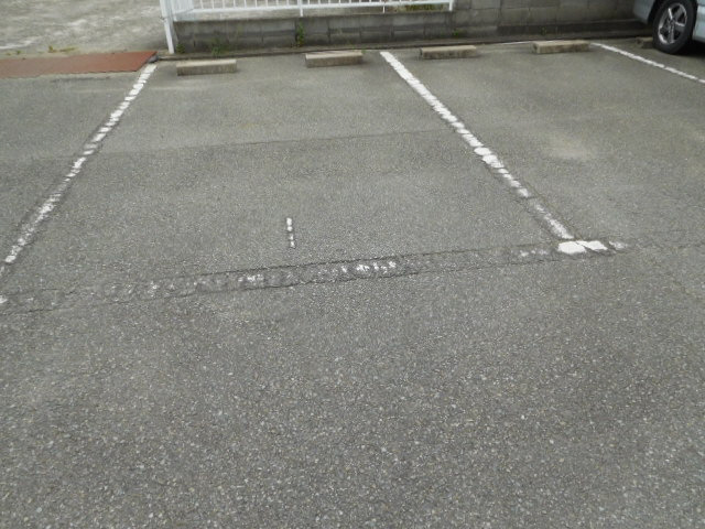 ディアス中筋Ｂ棟の駐車場
