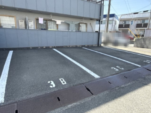 タウンズイノウエの駐車場