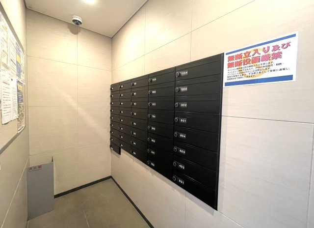 アルファスマート西古松西公園のその他共用部分|・集合ポスト
エントランス入口入って左側にあります。