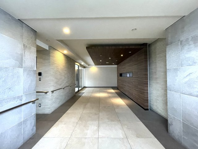 アルファスマート西古松西公園のその他共用部分|・エントランス
管理人の方による丁寧な清掃・管理がされております。