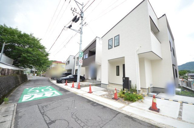 伴中央二丁目の前面道路含む現地写真|前面道路は交通量が少なく駐車楽々
駐車2台可能です