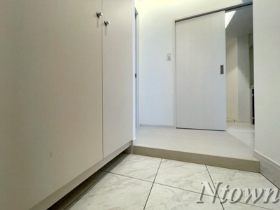 【玄関】 | FIRST RESIDENCE SAKAE(ファーストレジデンス栄) | きれいな玄関です