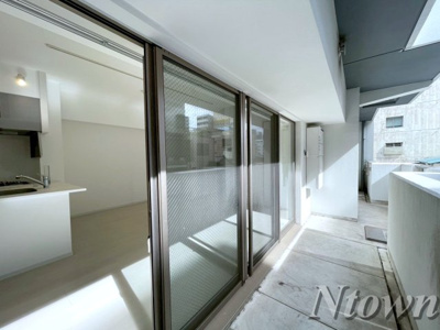 【バルコニー】 | FIRST RESIDENCE SAKAE(ファーストレジデンス栄) | バルコニーからの眺めを楽しみながら食事をしませんか