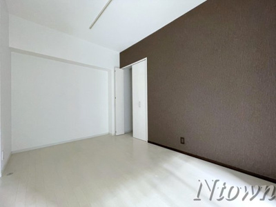【洋室】 | FIRST RESIDENCE SAKAE(ファーストレジデンス栄) | ゆったり過ごせるリビングです