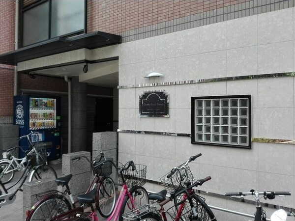 クイーンズコート天満のエントランス