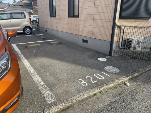 フォレスト浜の宮Ｂ棟の駐車場